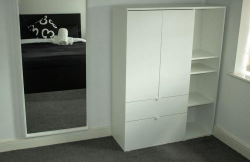 Spacious 2BR Apartment with Superfast Wi-Fi, FREE PARKING, NETFLIX & PS5 - Foto 5