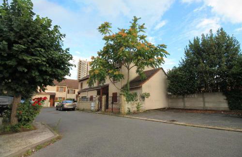 Parking Gratuit - 15mn Paris - 5mn à pied Gare Epinay Villetaneuse - Terrasse - Jardin - De 1 à 10 personnes - Stade de France - Casino d'Enghien - Hippodrome, Université - Foto 29