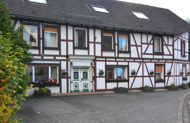 Spacious Group Home near Winterberg & Willingen with Private Garden - Foto 28