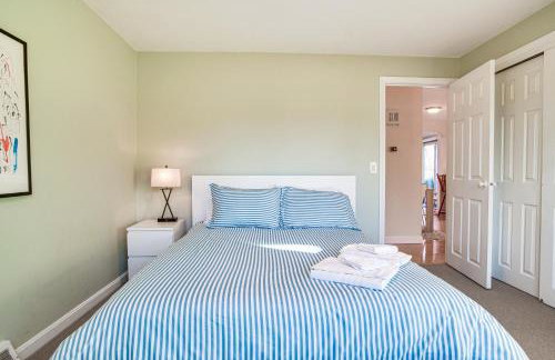 Ping-Pong and Backyard Spacious Chatham Retreat - Foto 14