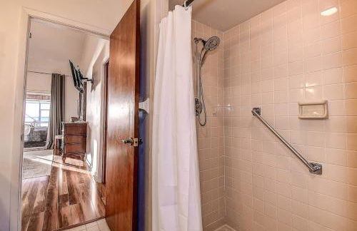 Family Waterfront 4BR Home Heated Pool Private Pier - Photo 39