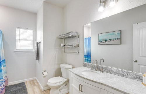 2 Decks, Patio and Views Beachfront Texas Retreat - Photo 23