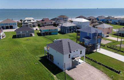 4BR Beach Haven - Deck, Gourmet Kitchen, Tiki Bar Fun - Foto 69