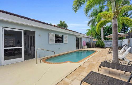Charming Heated Pool Home - 3 miles to the Beach, Pet and Family Friendly -Available Year Round! - Photo 41