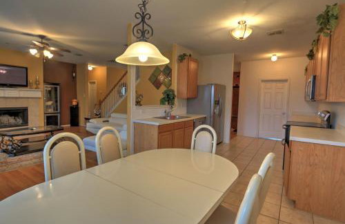 Quiet Arlington House with Yard near Joe Pool Lake! - Foto 6