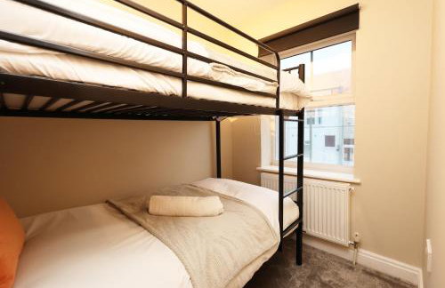 Cosy Bristol Townhouse - Free Parking - Sleeps 6 - By EKLIVING PARTNERS - Foto 19