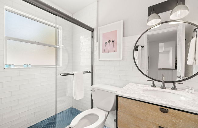 Deluxe King Condo Updated Suite by the Beach! - Foto 9