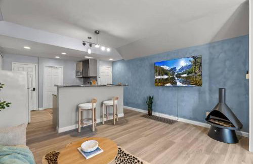 Stylish 2BR Dual-Kitchen Retreat Near Forest Park - Photo 26