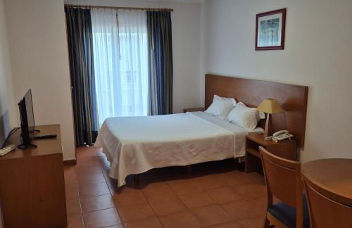 Apartamentos Turísticos Vila Praia - Foto 12