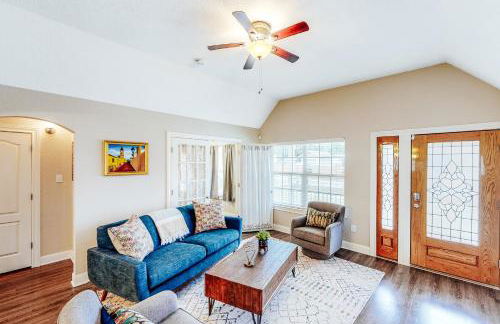 Welcoming home walkable to Steps of Alamodome & riverfront & near River Walk - Foto 2