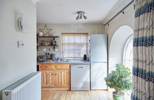 Beautiful Stylish 3 Bedroom Converted Chapel Dog Friendly Central - Foto 14