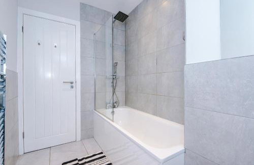 Contractor, Relocation, insurance , 4 bedroom property, Bury - Foto 19