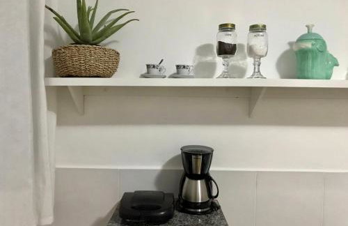 KITNET Ar condicionado, Wi Fi e varanda perto Praia Grande - Photo 11