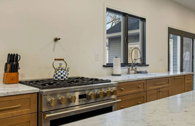 Elegant Spring Stay on Peaceful Retreat - Photo 42