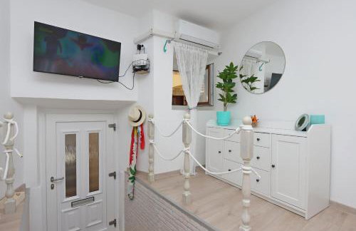 Sha La La - Charming, unique studio in a historic building next to a castle, WIFI, smart TV, washer-dryer - Photo 14