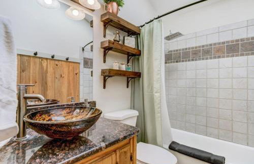 Pinetop Cabin Hot Tub BBQ Arcade Scenic Escape - Foto 31