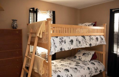 Lakefront Cottage with Private Hot Tub! - Foto 20