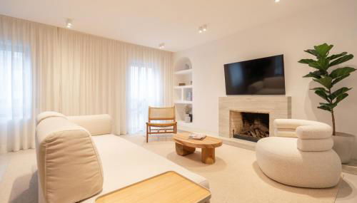 Stylish & Spacious Flat near the Beach by HostWise - Photo 5