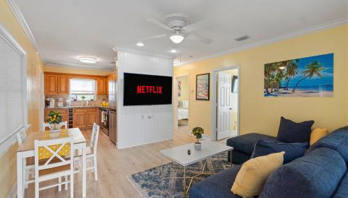TROPICAL HAVEN OASIS, Sleep 6, Fully Remodel, 7 MINUTES TO BEACH, - Foto 3