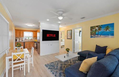 Tropical Haven Fully Remodeled Entire home Sleep 6 - Foto 8