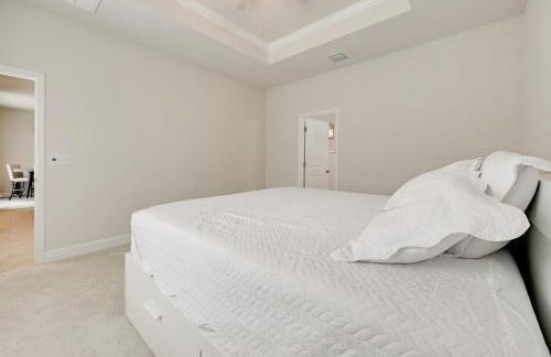 Florida Snowbird Haven with Pool! Easy I-75 Access - Photo 12