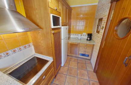 GREDOS RURALRUT cerca del CASTAÑAR de El Tiemblo, Reserva Natural VALLE DE IRUELAS, alojamiento acogedor con cabina hidromasaje, chimenea eléctrica, calefacción, wifi, cocina - Photo 28