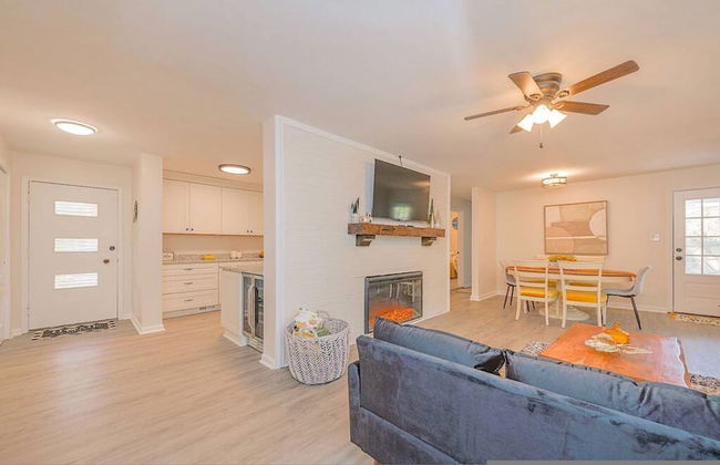 The Beehive New 4 Bedroom Listing Next to CNU - Foto 3