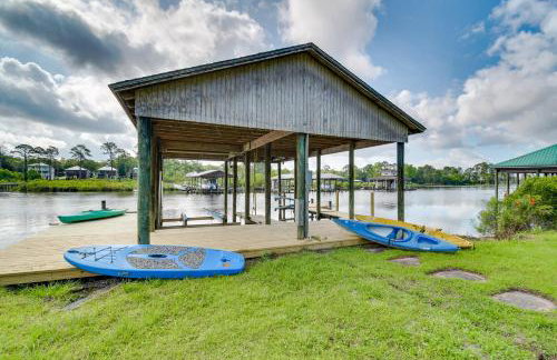 Waterfront Wolf Bay Home with Private Boathouse! - Foto 1