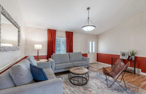 Business in Front and Fun in the Back Pets too - Photo 5