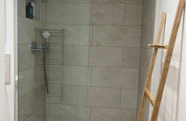 Two Bedroom Riverside Apartment in Rotherhithe Village - Foto 13