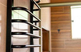 Chalé Canto do Galo 2 - Hidro da Jacuzzi, Lareira Ecológica, Cozinha Completa, Wi-Fi 80mbps, próximo a comércio local e relaxando ao som do riacho - Photo 33