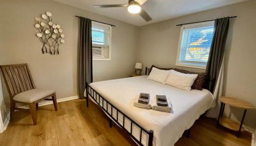 Cathedral Modern King bed with Washer & Dryer - Photo 3