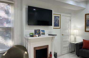 Large DUPLEX Apt 2Bdrm 1Den-Metro - Foto 1