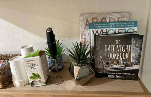 Serene Modern Home Backdoor with great WiFi, games, movies, patio seating and bbq Easy Access to North Joshua Tree National Park in 10 minutes - Foto 38