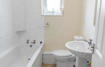 Relax in Comfort 3BR Home for 6 with Full Kitchen, Lounge, Large Bath - Foto 12