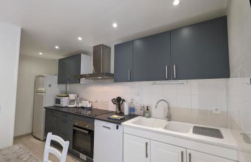 Maison de Bourg Rénovée avec Jardin et Salle de Jeux à Levroux - FR-1-591-204 - Foto 19