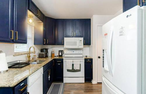 3 BR l Quiet Home with Gazebo l 5 min Medical center l Work room - Photo 18