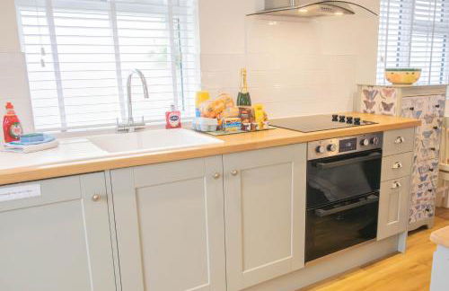 Haven Hideaway Beautiful Lymington Studio Apartment with Garden near The New Forest - Foto 15