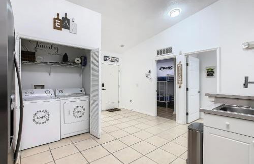 The Galactic Getaway, 3Bed, 2Bath Apartment, Free Parking, Heated Pool - Foto 35