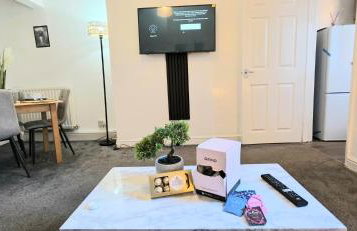 Elegant 3BR Family-Friendly - Sleeps 5 - Fast WiFi -Parking - Netflix - Photo 5