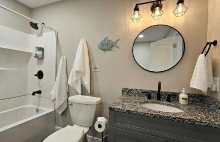 Newly remodeled waterfront home - Photo 24