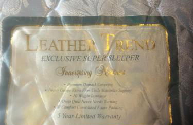 THE Clubhouse MASTERS GOLF THEMED 1 KING BED 1 BATH FURNISHED APARTMENT FULL SIZE KITCHEN FULL SIZE LEATHER PULL OUT SLEEPER SOFA IN LIVING ROOM & FULL SIZE LEATHER SOFA 1 GIG FIBER INTERNET DIRECTV PREMIUM PACKAGE ALL SPORTS & MOVIE CHANNELS & DVR - Foto 17