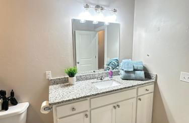 Luxury 3BR Townhome Stay - Foto 2