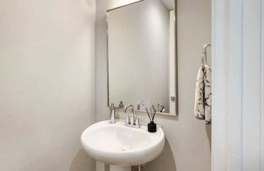 Elegant Phoenix Getaway w Pool and Spa Heating - Foto 9