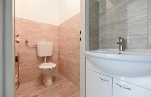 Six-Bedroom Holiday Home In Sv Filip I Jakov - Foto 51