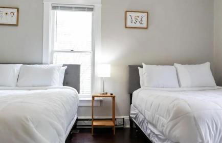 Blue & Gold Retreat sleeps 14 Minutes from ND - Photo 12