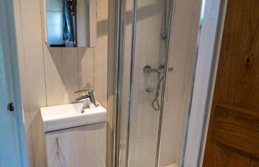 Lavender Retreat with Private Hot Tub - Photo 11