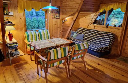 Chatka Baby Jagi - Domek z balią i kominkiem w lesie pośród jezior - Foto 27