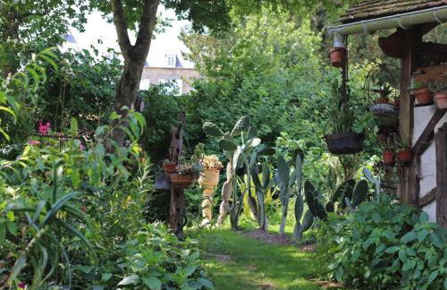 Maison historique du 15ème siècle avec jardin à La Carneille - FR-1-497-135 - Foto 30