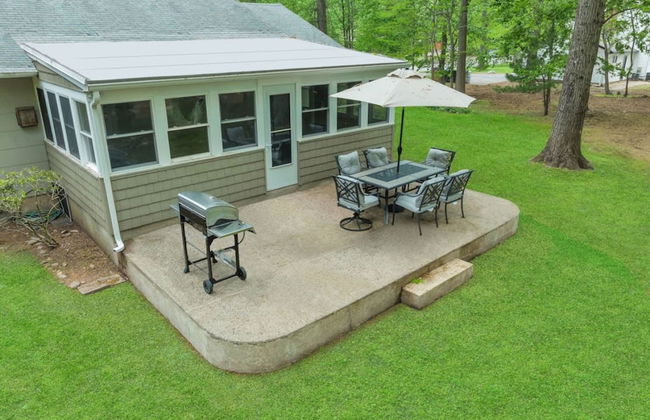 Fall Getaway With Hot Tub Fire Pit and Games - Photo 45